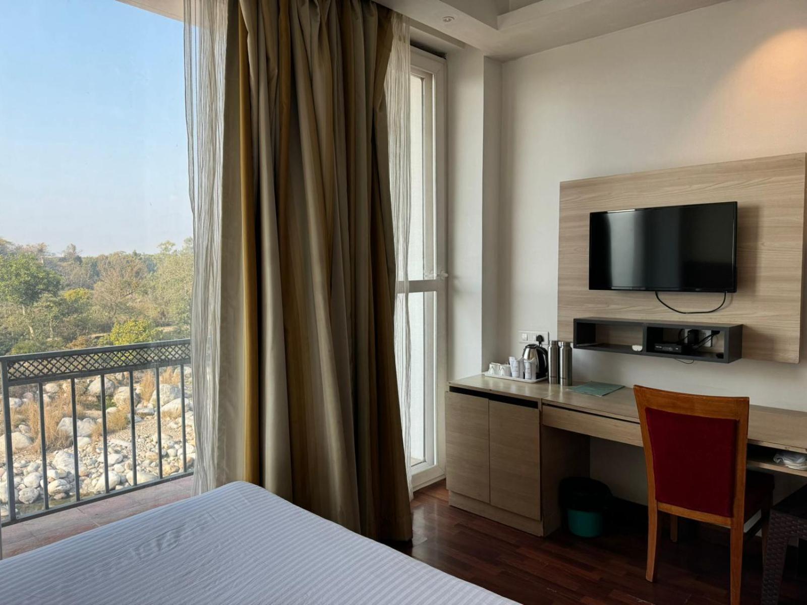 Hotel River Retreat คางกรา ภายนอก รูปภาพ