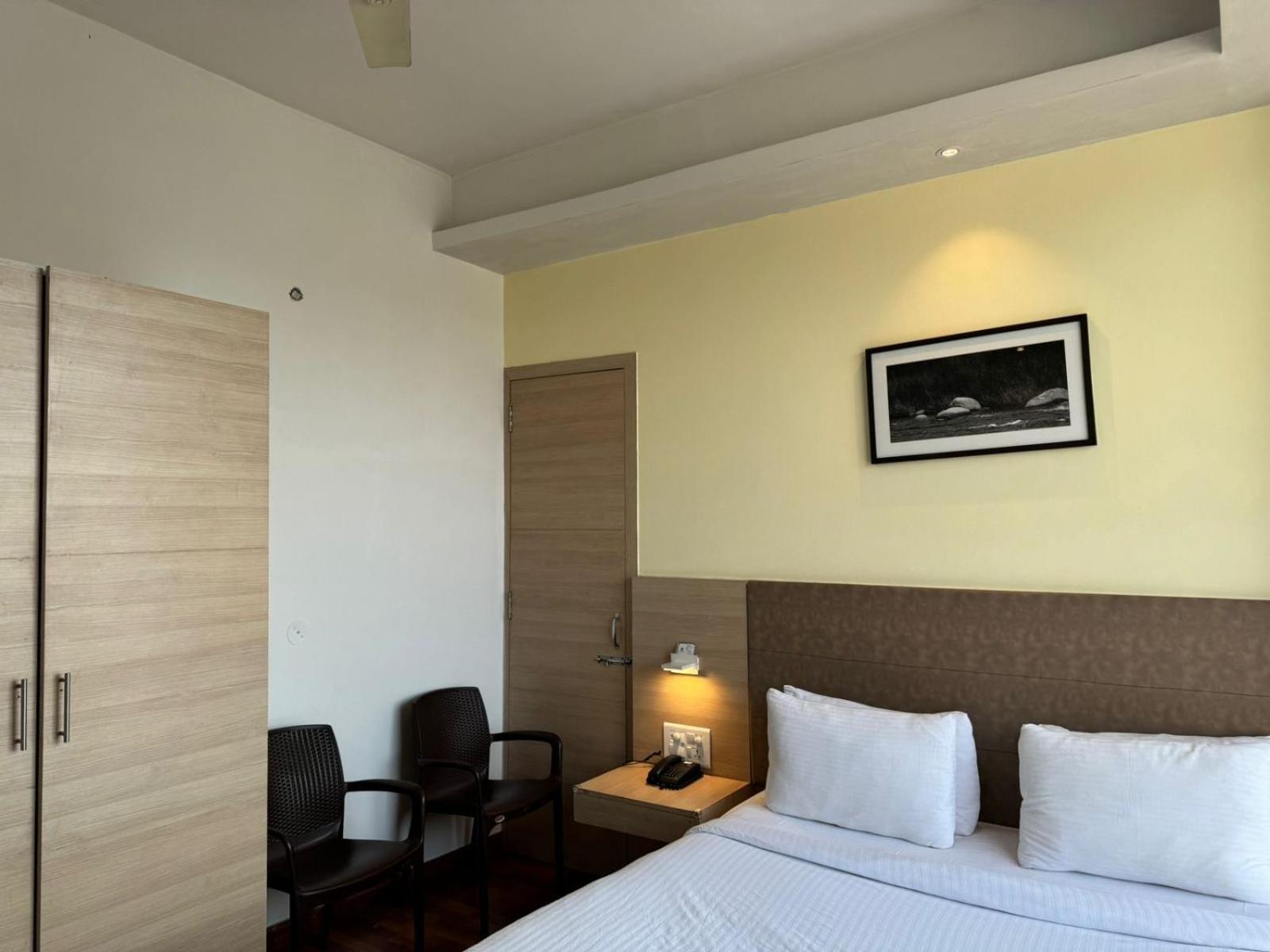 Hotel River Retreat คางกรา ภายนอก รูปภาพ