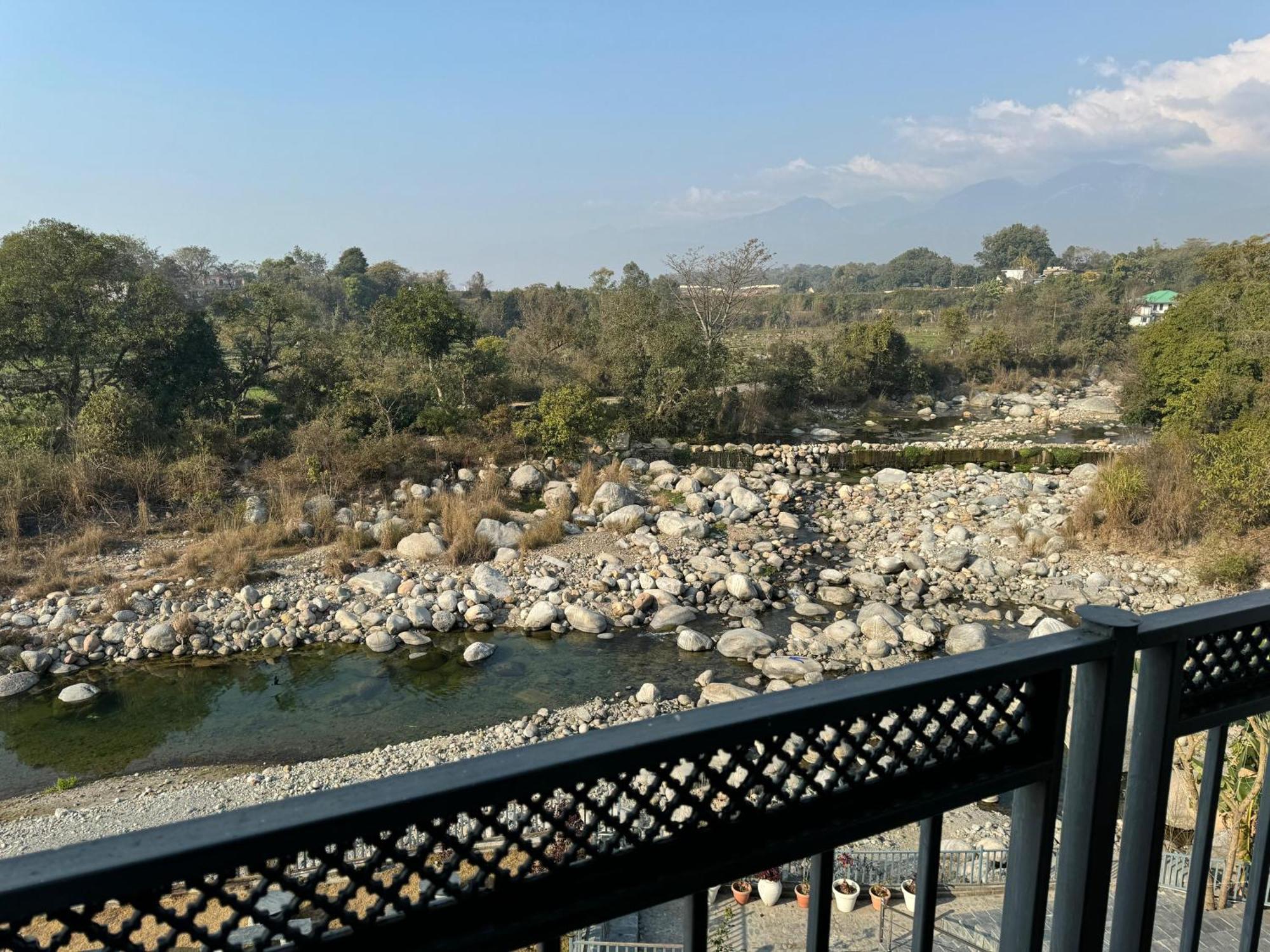 Hotel River Retreat คางกรา ภายนอก รูปภาพ