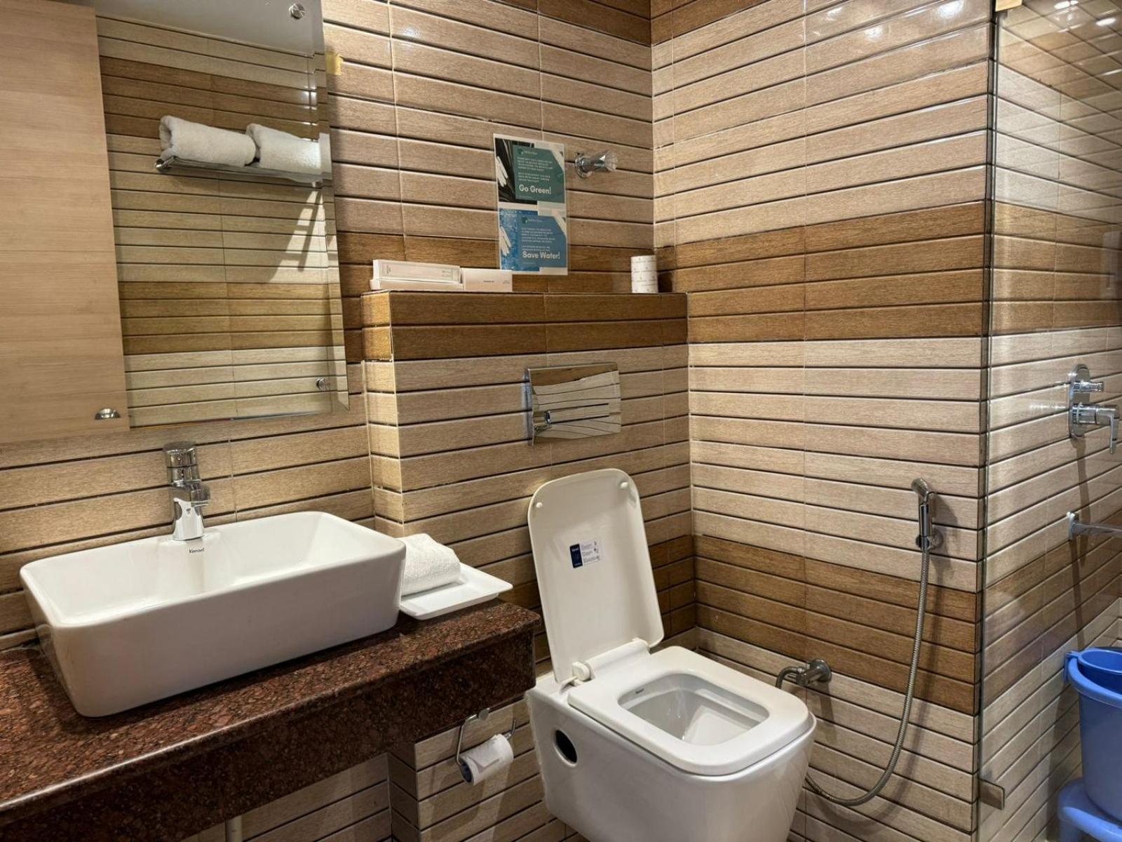 Hotel River Retreat คางกรา ภายนอก รูปภาพ